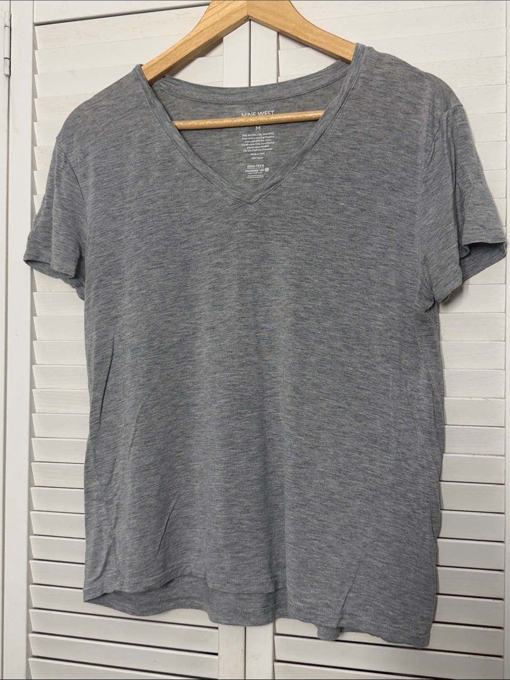 Nine West Heather Gray V-Neck Short Sleeve Tee